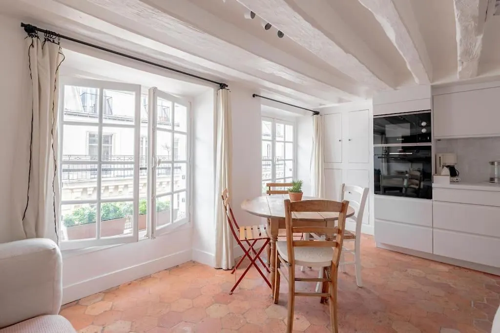 Apartment 3 Rooms, View On Roofs Chic & Cosy - 70 M2