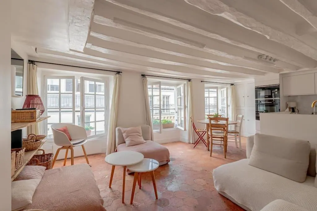 3 Rooms, View On Roofs Chic & Cosy - 70 M2 Apartment *