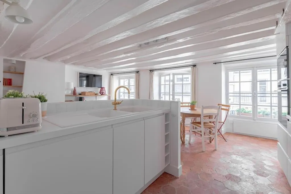 3 Rooms, View On Roofs Chic & Cosy - 70 M2 Apartment Paris