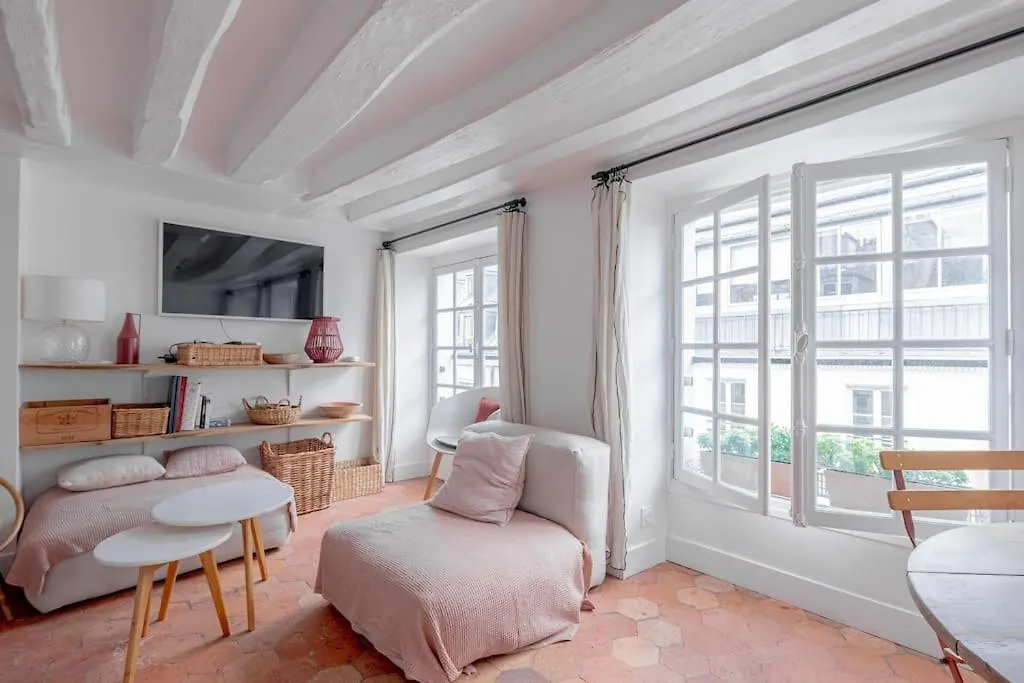 3 Rooms, View On Roofs Chic & Cosy - 70 M2 Apartment