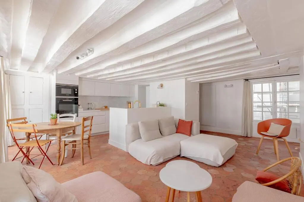 Apartment 3 Rooms, View On Roofs Chic & Cosy - 70 M2