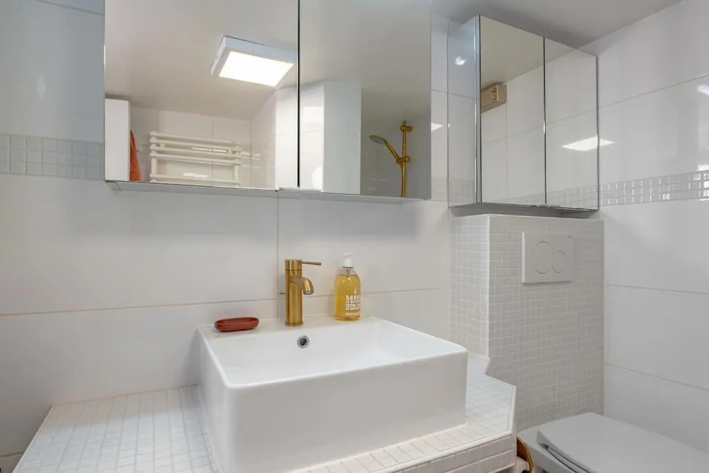 3 Rooms, View On Roofs Chic & Cosy - 70 M2 Apartment Paris