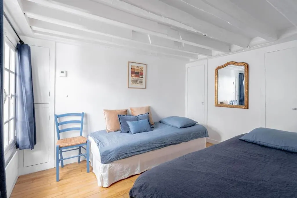 3 Rooms, View On Roofs Chic & Cosy - 70 M2 Apartment Paris