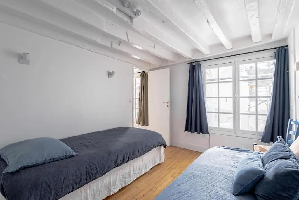 3 Rooms, View On Roofs Chic & Cosy - 70 M2