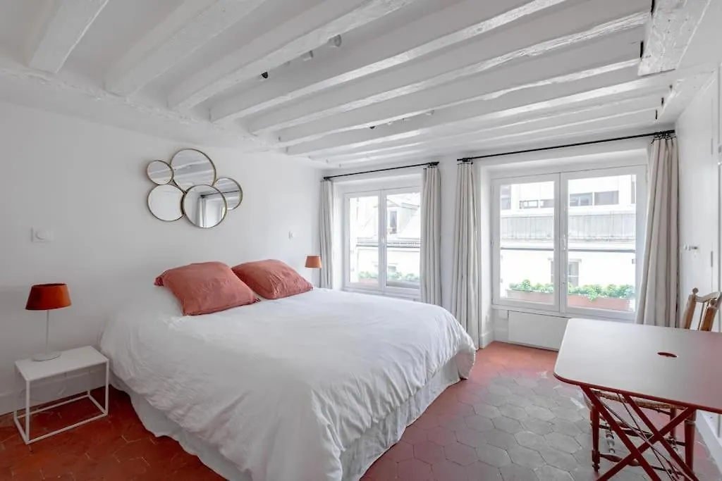 3 Rooms, View On Roofs Chic & Cosy - 70 M2 Apartment Paris