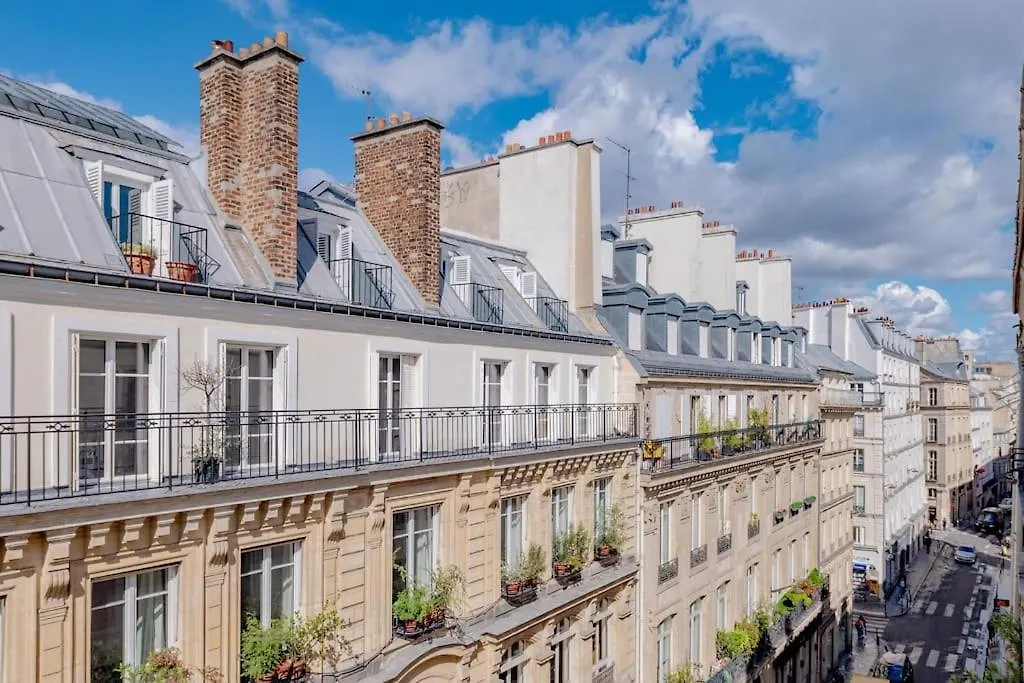 3 Rooms, View On Roofs Chic & Cosy - 70 M2 Apartment
