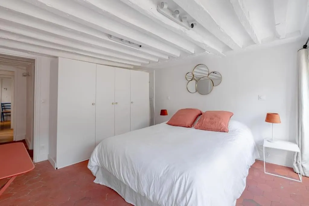 3 Rooms, View On Roofs Chic & Cosy - 70 M2 Paris