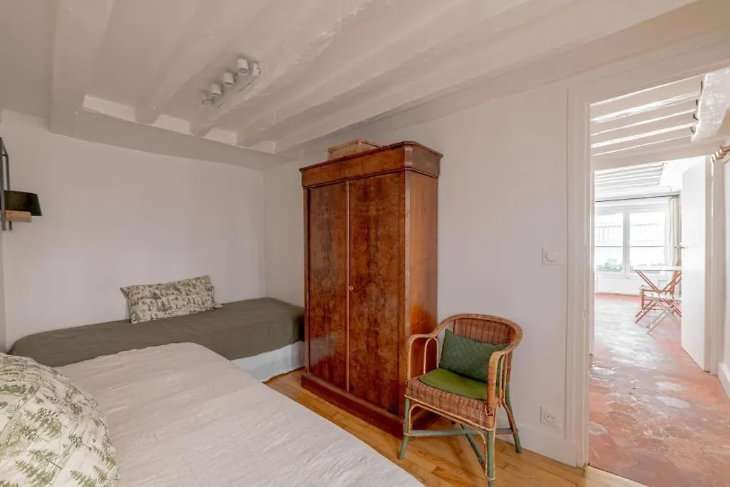 3 Rooms, View On Roofs Chic & Cosy - 70 M2 * 巴黎