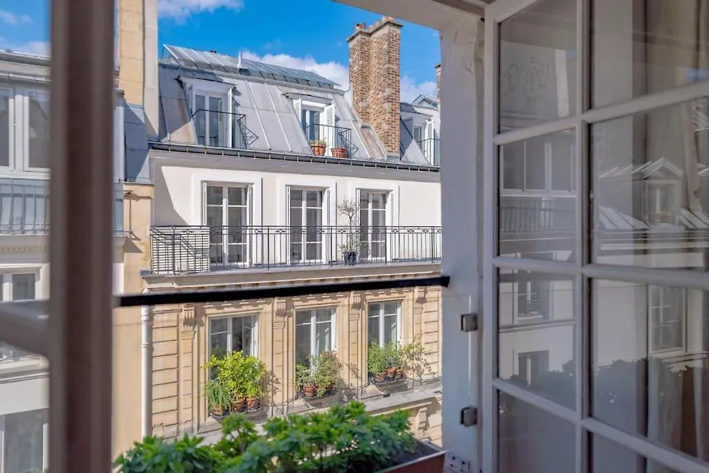 Apartment 3 Rooms, View On Roofs Chic & Cosy - 70 M2
